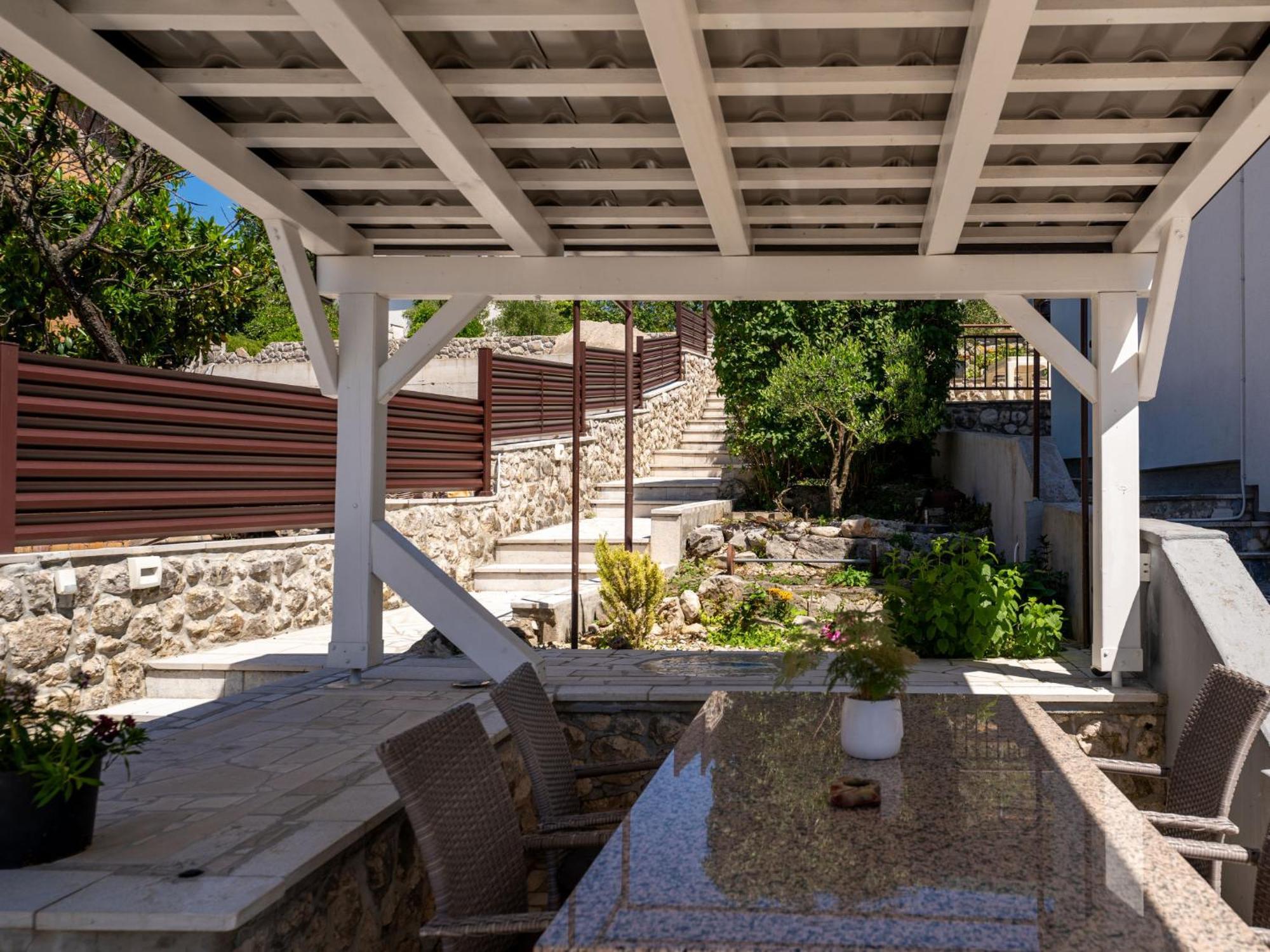 Apartment Albaneze By Interhome Njivice Extérieur photo